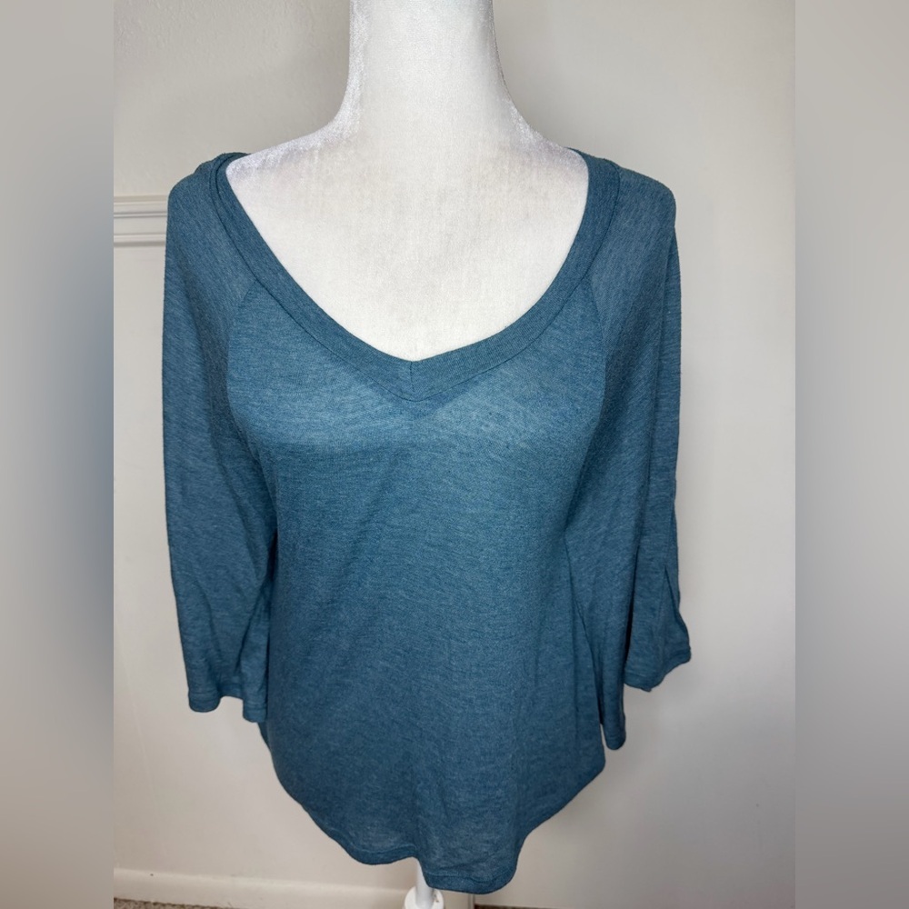 Basic House Teal Long Sleeve V-Neck Top size S